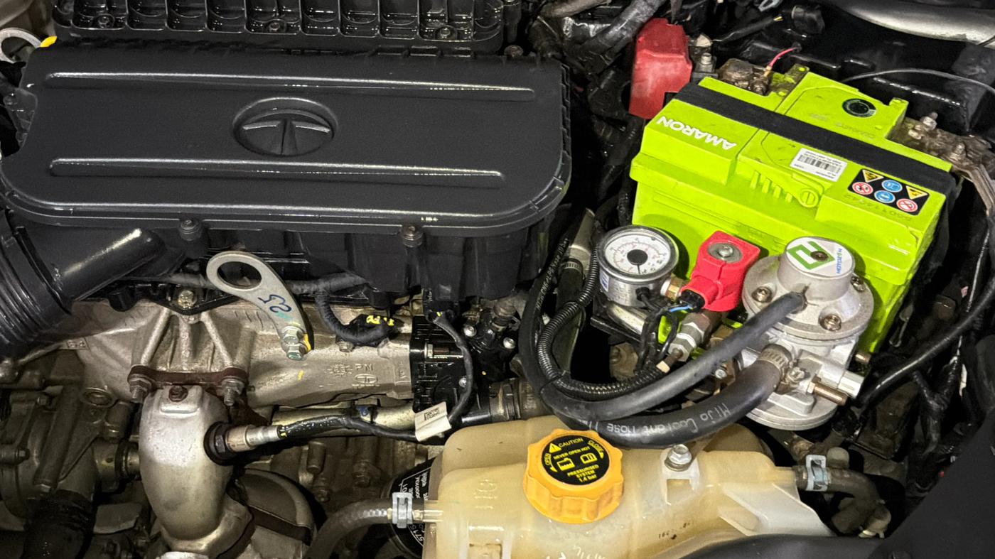 2023 Tata Tiago XT (O) PETROL, CNG, Manual, 49,591 km, Engine View - Left