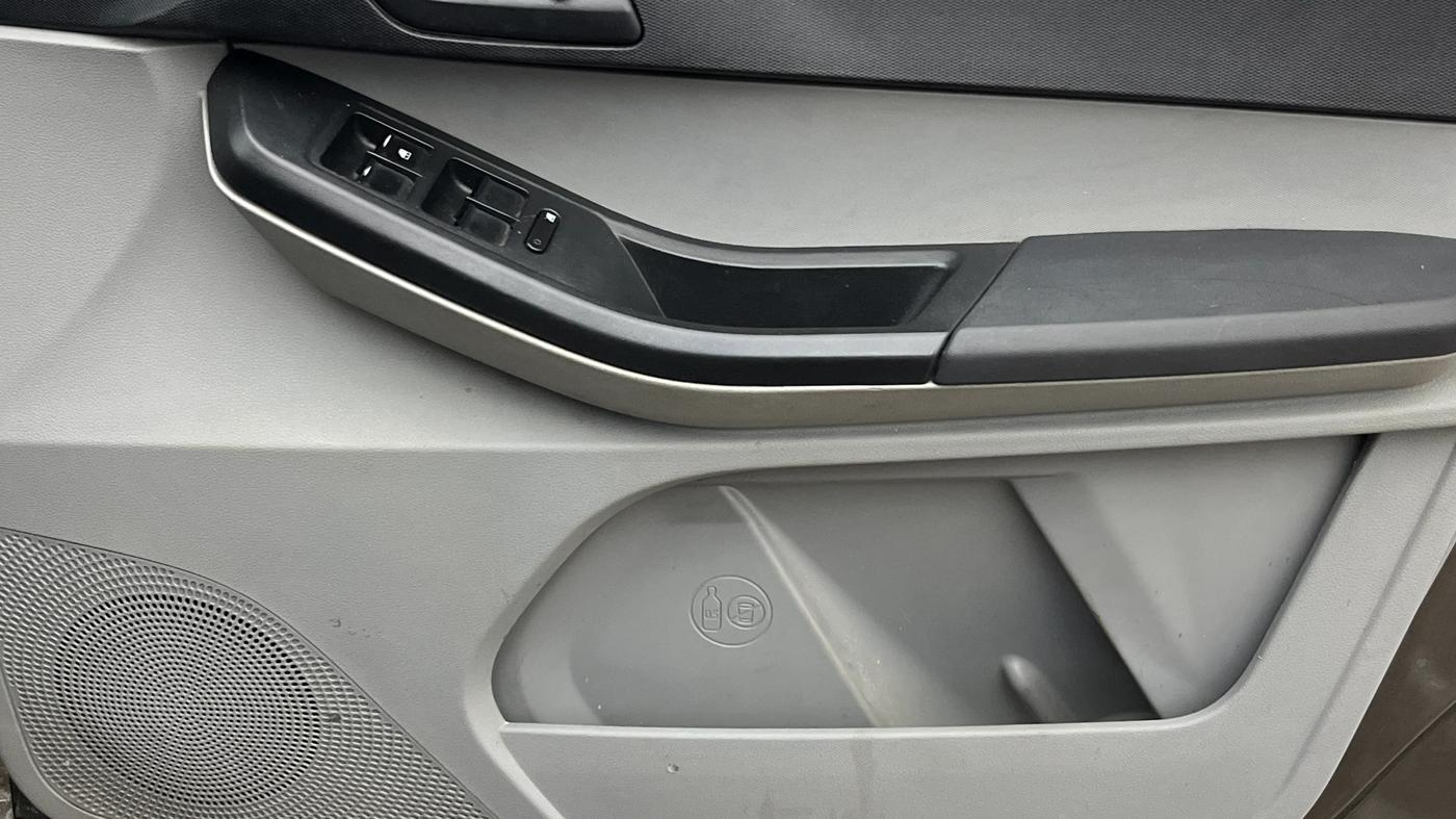 2023 Tata Tiago XM CNG, CNG, Manual, 48,700 km, Driver Side Door Panels Control