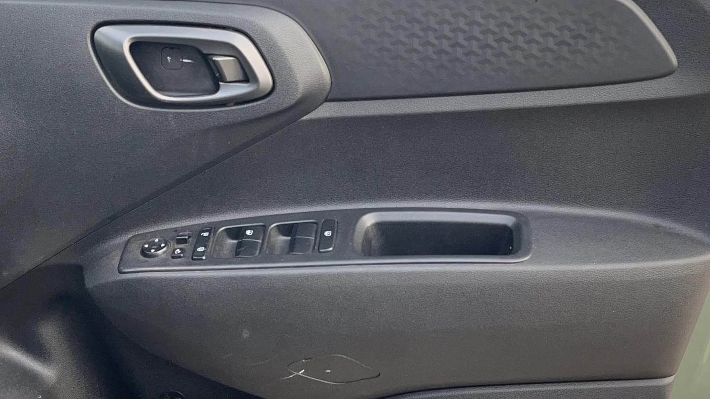 2023 Hyundai EXTER SX(O) 1.2 AMT, Petrol, Automatic, 10,621 km, Driver Side Door Panels Control