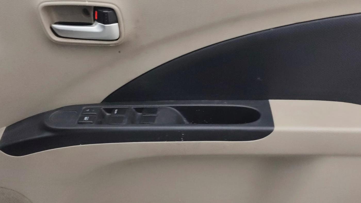 2017 Maruti Celerio VXI, Petrol, Manual, 35,655 km, Driver Side Door Panels Control