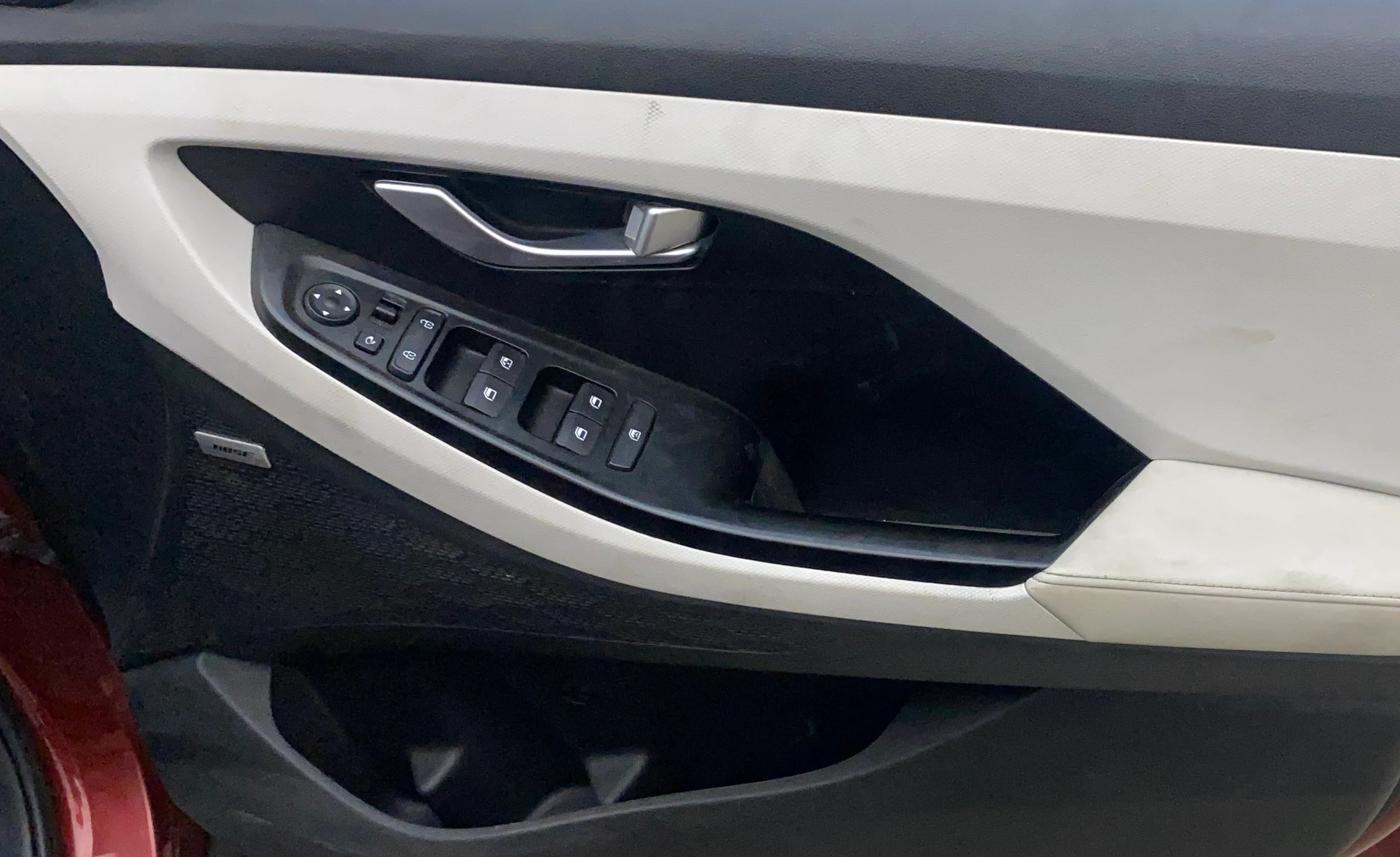 2022 Hyundai Creta SX (O) AT 1.5 DIESEL, Diesel, Automatic, 1,07,294 km, Driver Side Door Panels Control