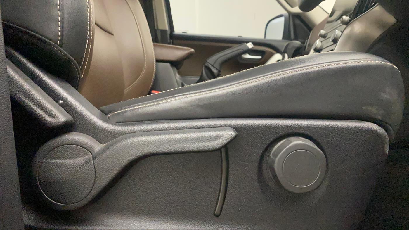 2023 Mahindra SCORPIO-N Z8 PETROL AT 7 STR, Petrol, Automatic, 82,364 km, Driver Side Adjustment Panel