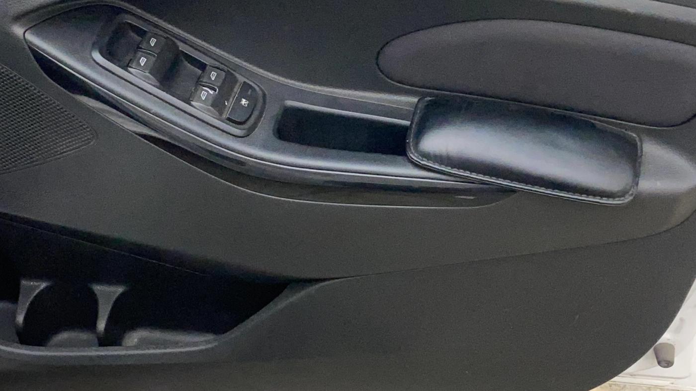 2019 Ford New Figo TITANIUM 1.2 PETROL MT, Petrol, Manual, 43,692 km, Driver Side Door Panels Control