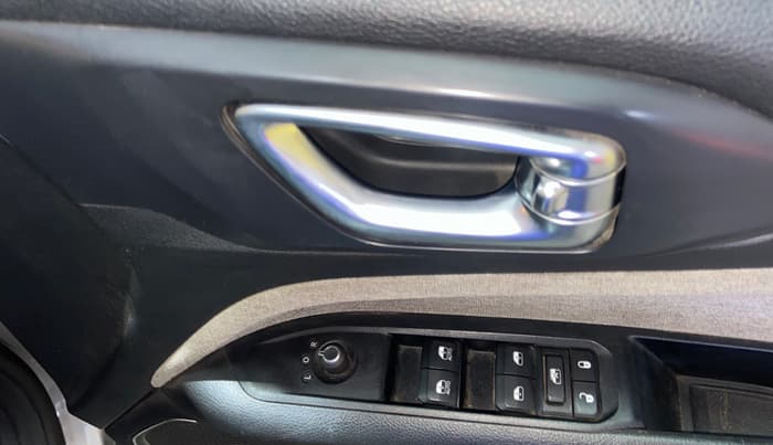 2021 Jeep Compass SPORT 1.4 PETROL, Petrol, Manual, 98,240 km, Driver Side Door Panels Control
