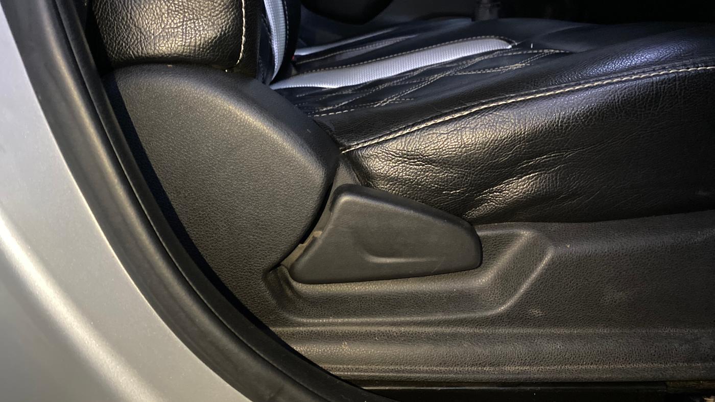 2019 Renault Kwid RXT 1.0 (O), Petrol, Manual, 52,006 km, Driver Side Adjustment Panel