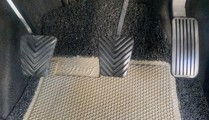 2019 KIA SELTOS HTX 1.5 DIESEL, Diesel, Manual, 1,06,763 km, Pedals