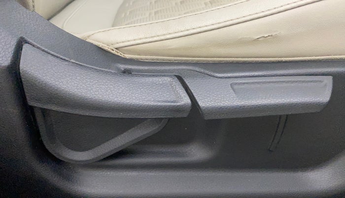 2019 KIA SELTOS HTX 1.5 DIESEL, Diesel, Manual, 1,06,763 km, Driver Side Adjustment Panel