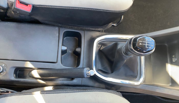 2022 Renault TRIBER RXZ, Petrol, Manual, 20,868 km, Gear Lever