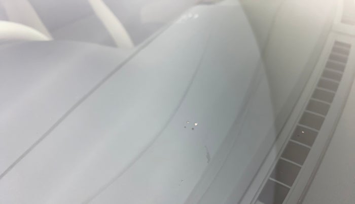 2016 Volkswagen Ameo HIGHLINE1.2L, Petrol, Manual, 99,101 km, Front windshield - Minor spot on windshield