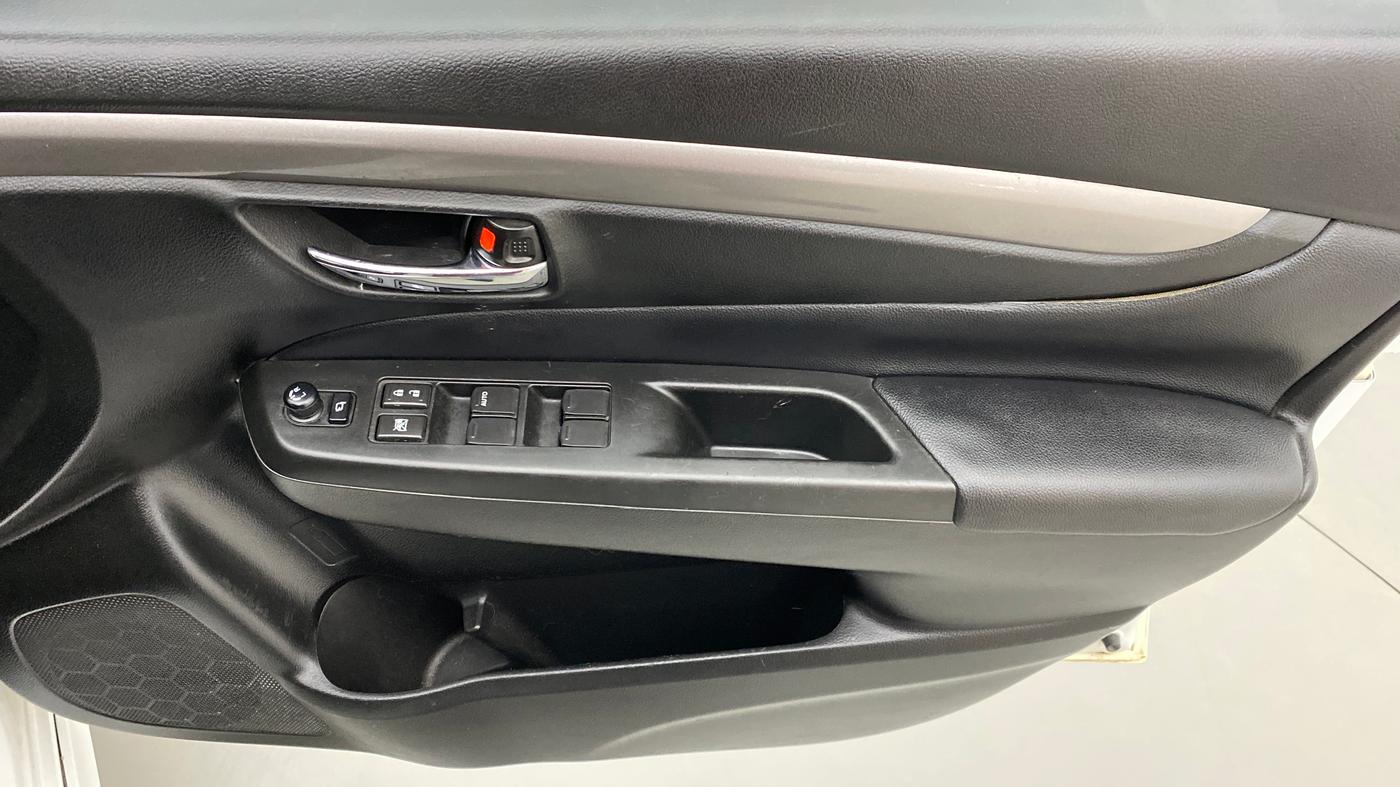 2016 Maruti Ciaz ZDI+ SHVS RS MT, Diesel, Manual, 95,195 km, Driver Side Door Panels Control