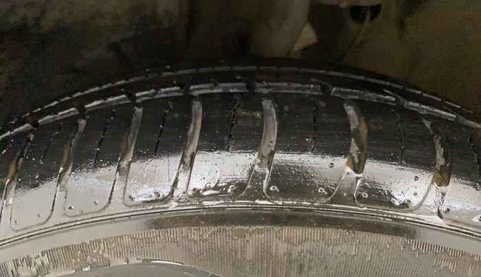 2019 Maruti Swift VXI, Petrol, Manual, 16,675 km, Left Front Tyre Tread