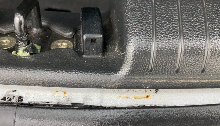 2018 Hyundai Grand i10 SPORTZ (O) 1.2 KAPPA VTVT, Petrol, Manual, 53,226 km, Dicky (Boot door) - Minor rust Inside Panel