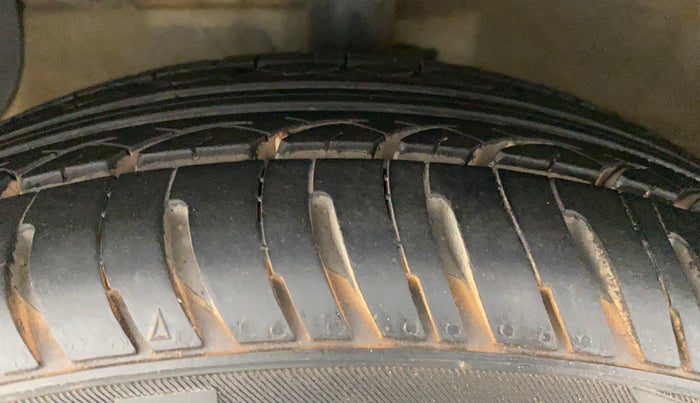 2018 Hyundai Grand i10 SPORTZ (O) 1.2 KAPPA VTVT, Petrol, Manual, 53,226 km, Left Front Tyre Tread