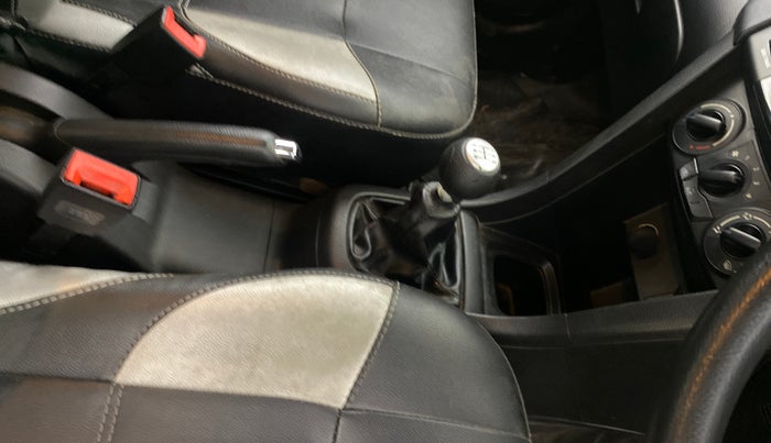 2015 Maruti Swift VXI, Petrol, Manual, 24,458 km, Gear Lever