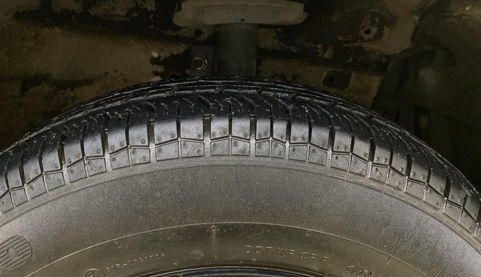 2015 Maruti Swift VXI, Petrol, Manual, 24,458 km, Right Front Tyre Tread