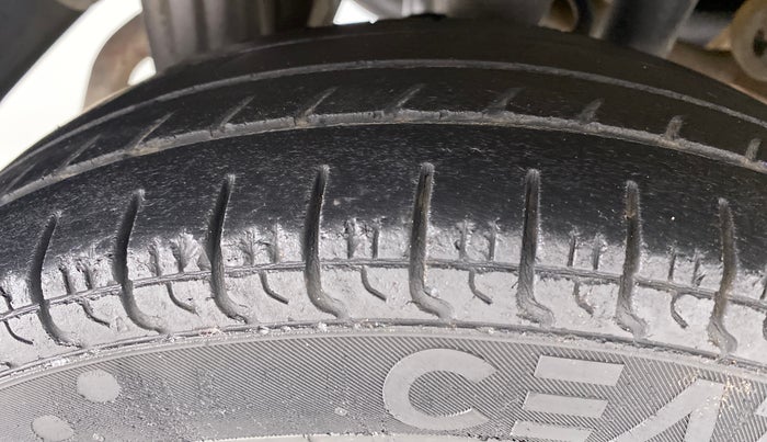 2015 Maruti Alto 800 LXI, Petrol, Manual, 70,604 km, Right Rear Tyre Tread