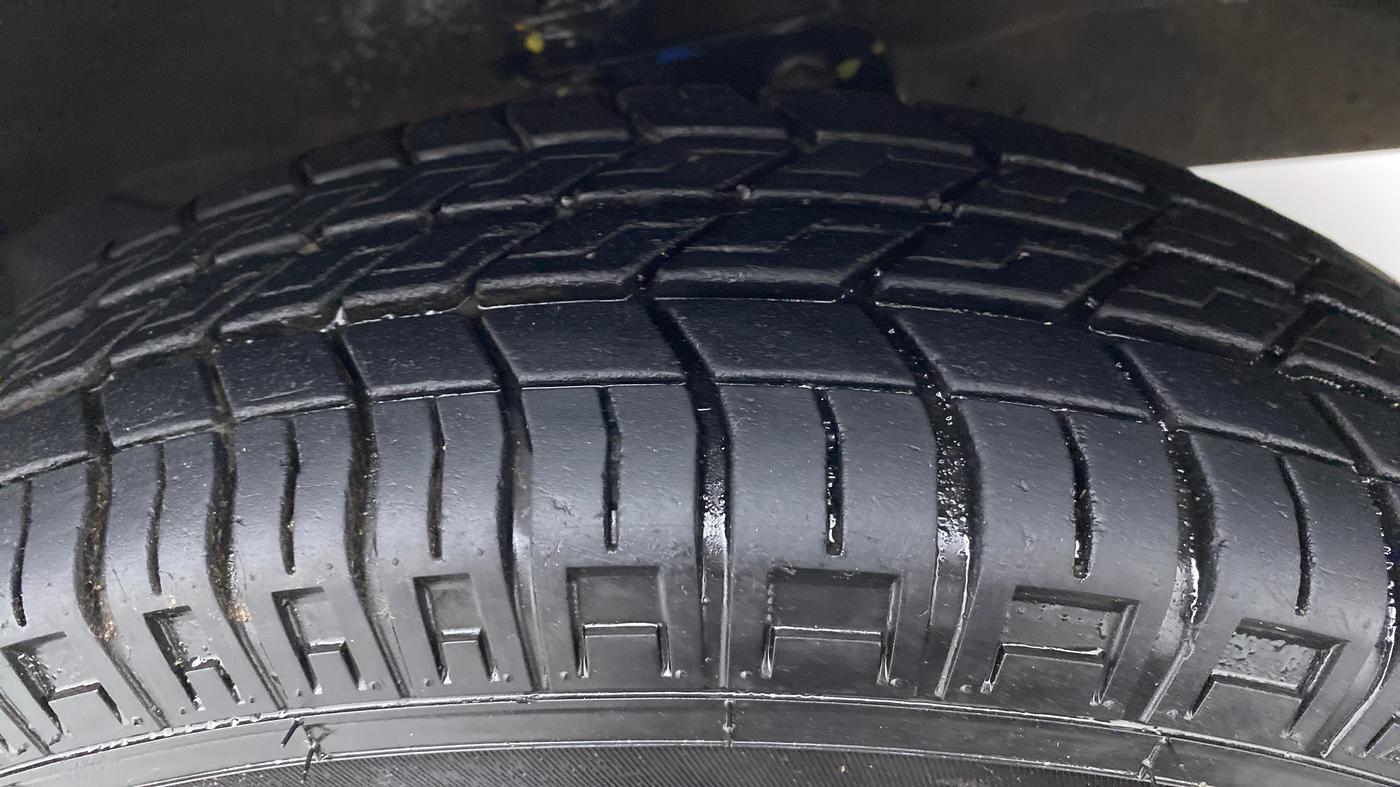 2021 Maruti Eeco 5 STR WITH AC PLUSHTR, Petrol, Manual, 12,148 km, Right Front Tyre Tread