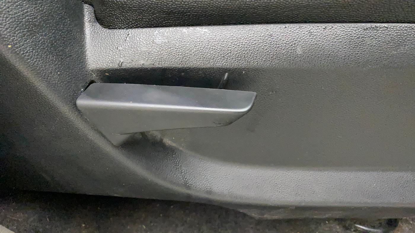 2016 Mahindra Kuv100 K4 6 STR, Petrol, Manual, 18,437 km, Driver Side Adjustment Panel