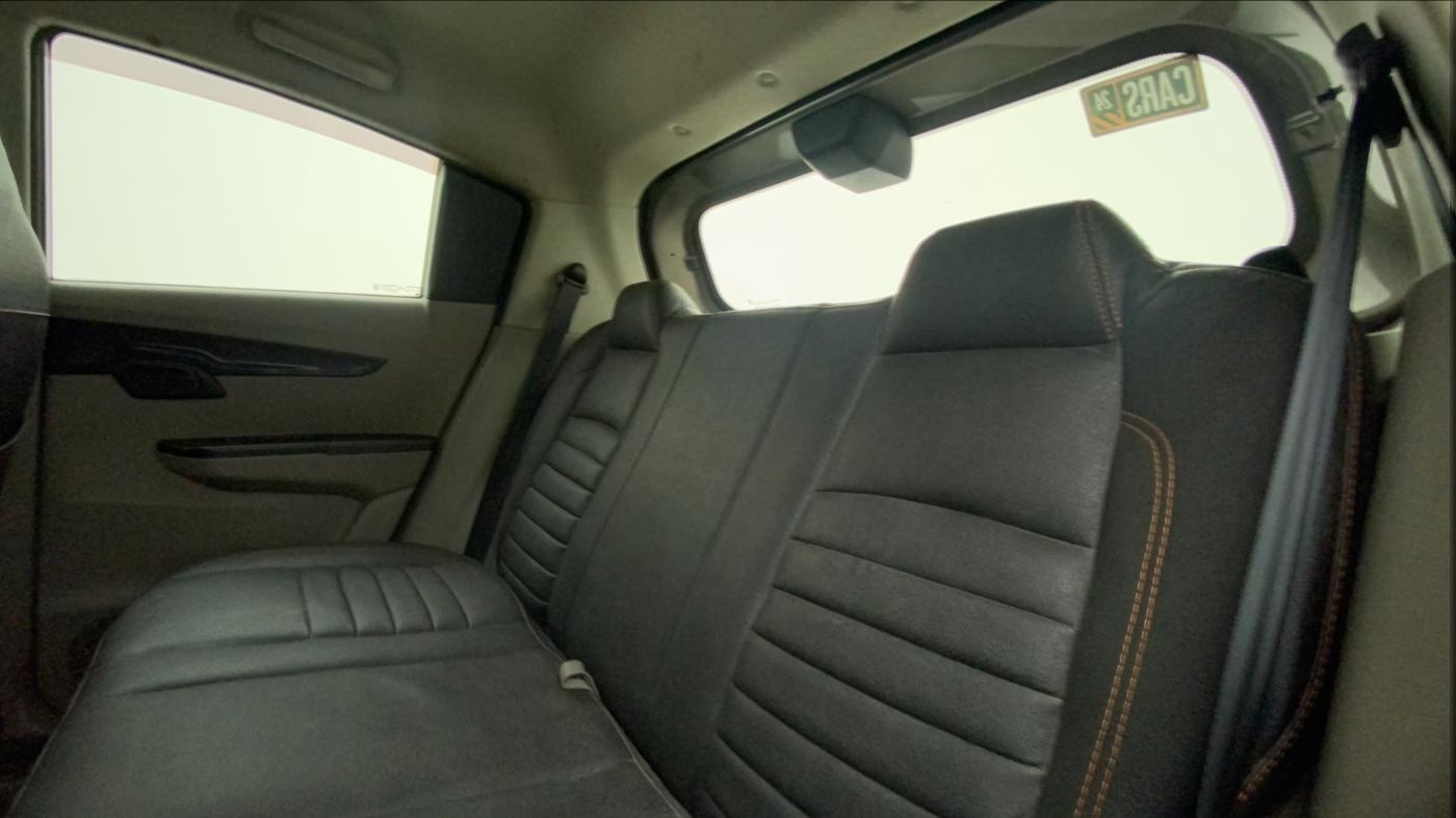 2016 Mahindra Kuv100 K4 6 STR, Petrol, Manual, 18,437 km, Right Side Rear Door Cabin