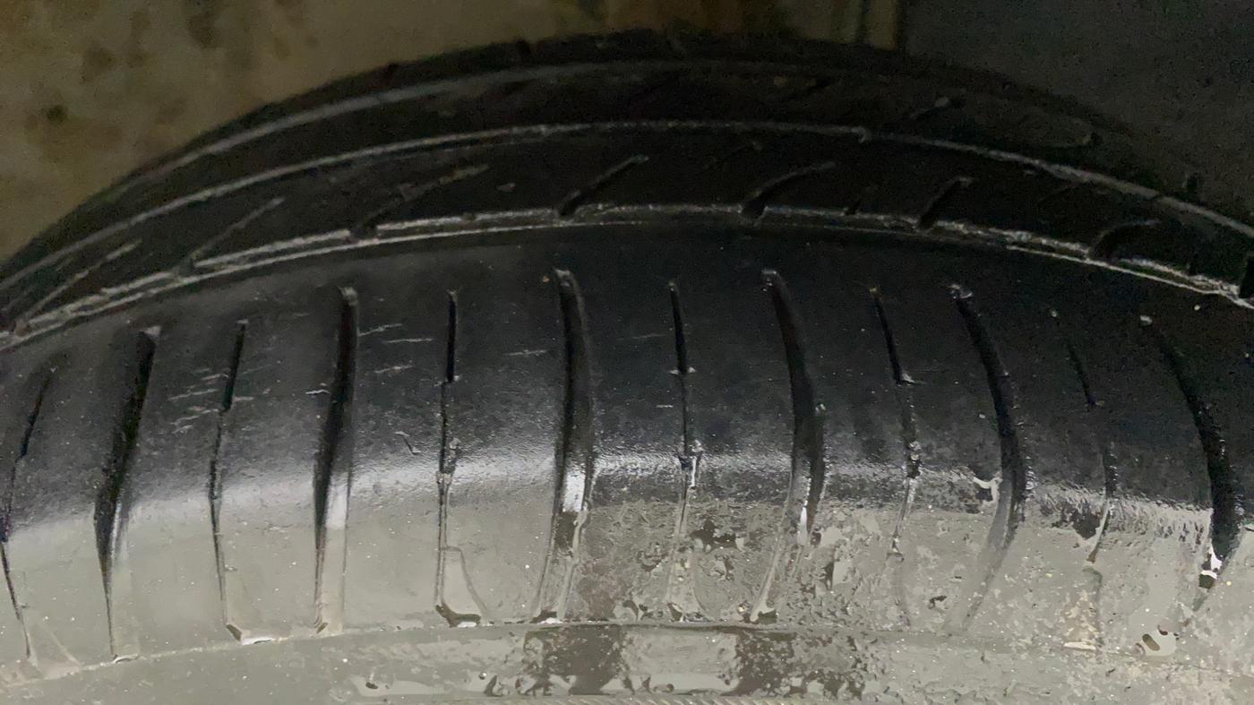 2016 Mahindra Kuv100 K4 6 STR, Petrol, Manual, 18,437 km, Right Front Tyre Tread