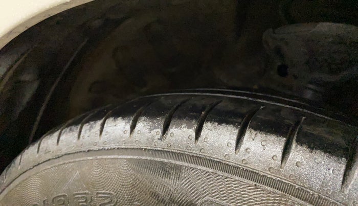 2017 Maruti Celerio VXI CNG, CNG, Manual, 59,660 km, Right Front Tyre Tread
