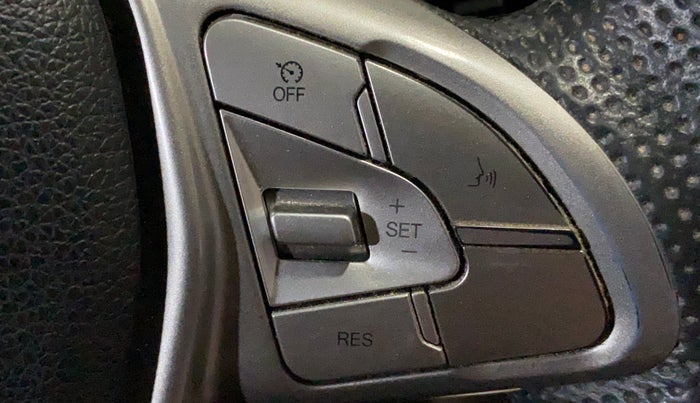 2023 Mahindra XUV300 W8 (O) 1.2 PETROL, Petrol, Manual, 27,501 km, Adaptive Cruise Control