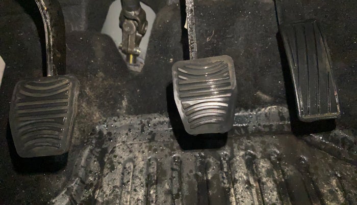 2023 Mahindra XUV300 W8 (O) 1.2 PETROL, Petrol, Manual, 27,501 km, Pedals