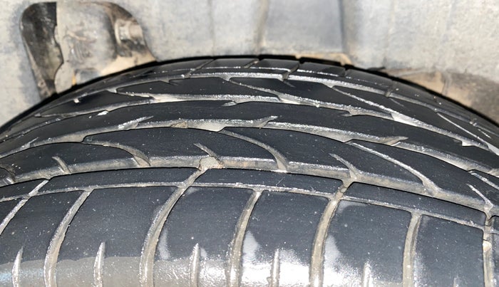 2023 Mahindra XUV300 W8 (O) 1.2 PETROL, Petrol, Manual, 27,501 km, Left Rear Tyre Tread