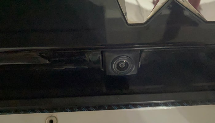 2023 Mahindra XUV300 W8 (O) 1.2 PETROL, Petrol, Manual, 27,501 km, Parking Camera