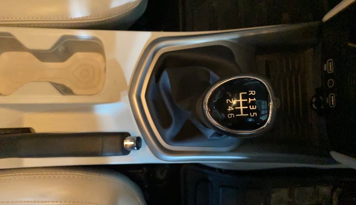 2023 Mahindra XUV300 W8 (O) 1.2 PETROL, Petrol, Manual, 27,501 km, Gear Lever