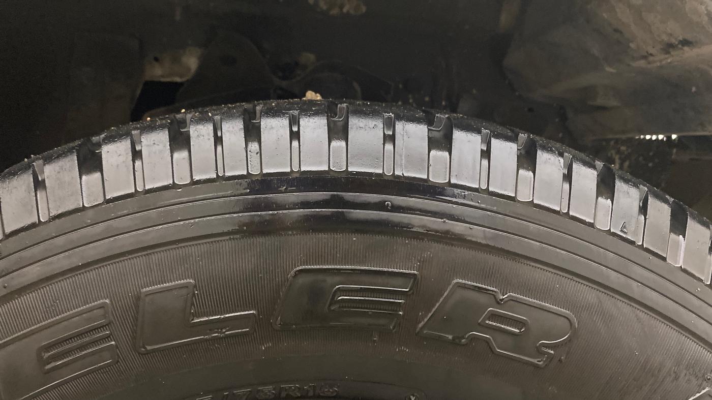 2016 Mahindra Bolero ZLX BS IV, Diesel, Manual, 98,151 km, Right Front Tyre Tread