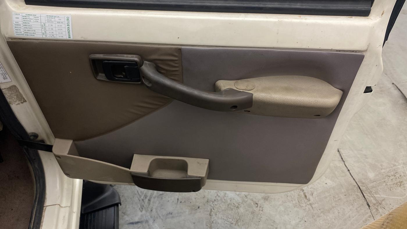 2016 Mahindra Bolero ZLX BS IV, Diesel, Manual, 98,151 km, Driver Side Door Panels Control