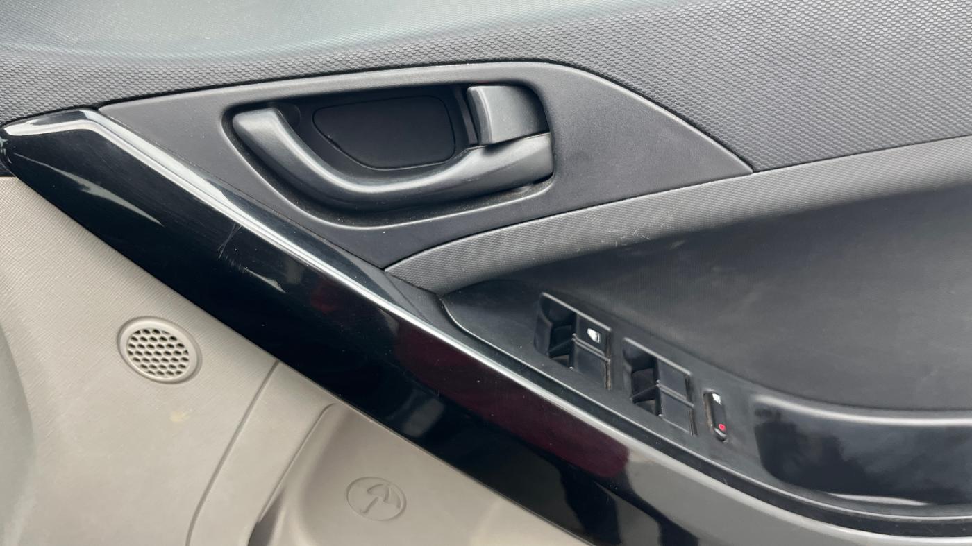 2019 Tata NEXON XM PETROL, Petrol, Manual, 1,13,794 km, Driver Side Door Panels Control