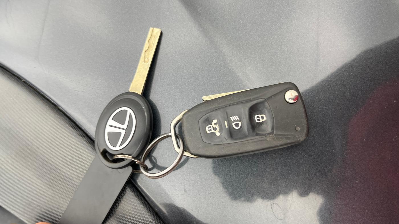 2019 Tata NEXON XM PETROL, Petrol, Manual, 1,13,794 km, Key Close Up