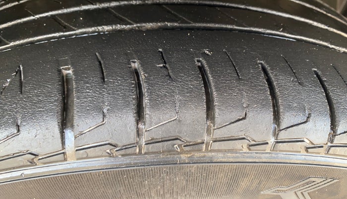 2023 Hyundai ALCAZAR 1.5 SIGNATURE (O) TURBO DCT 7, Petrol, Automatic, 29,417 km, Right Front Tyre Tread