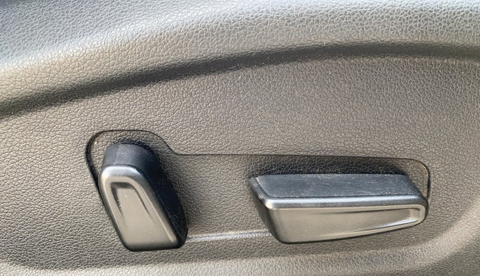 2023 Hyundai ALCAZAR 1.5 SIGNATURE (O) TURBO DCT 7, Petrol, Automatic, 29,417 km, Driver Side Adjustment Panel