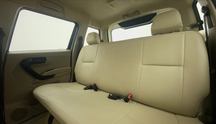 2022 Mahindra BOLERO NEO N 4, Diesel, Manual, 10,228 km, Right Side Rear Door Cabin
