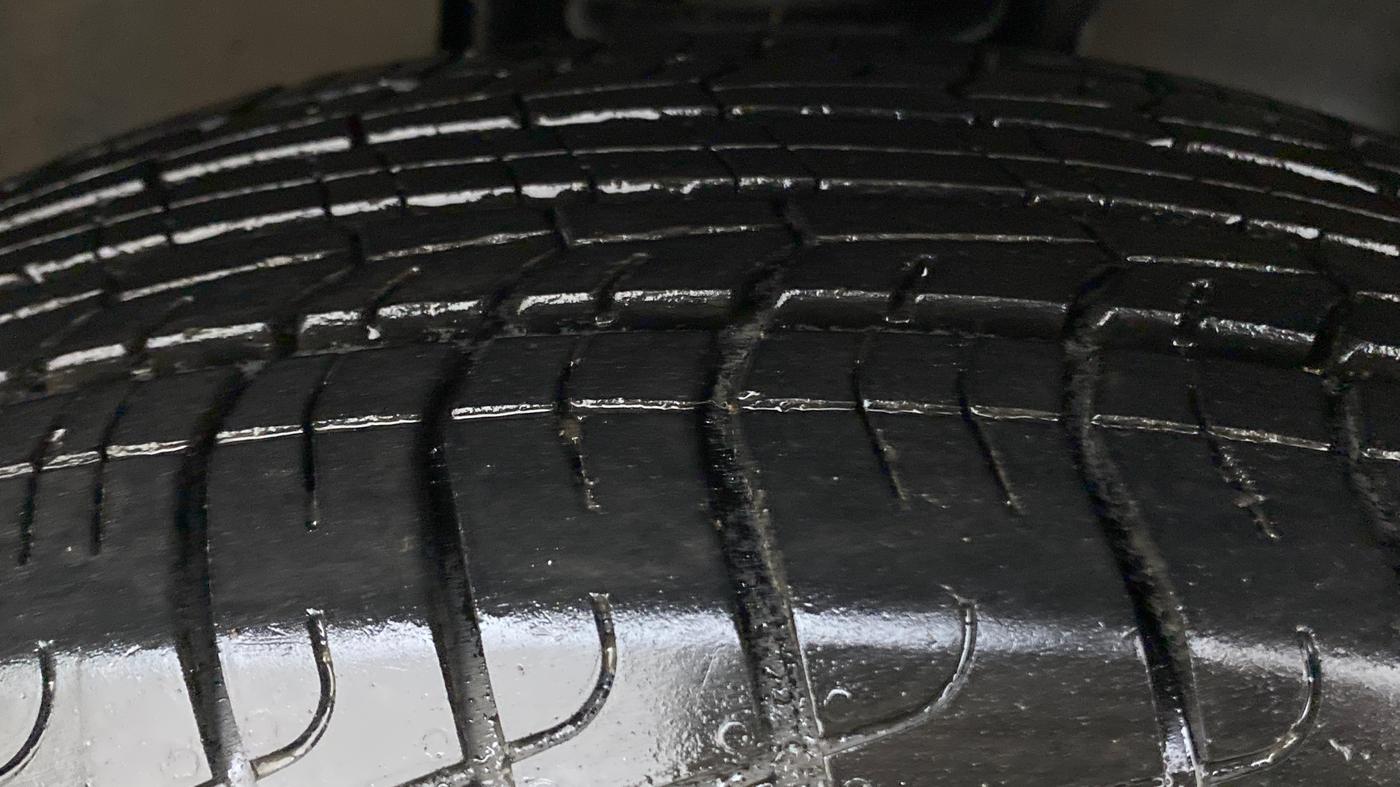 2022 Mahindra BOLERO NEO N 4, Diesel, Manual, 10,228 km, Right Front Tyre Tread