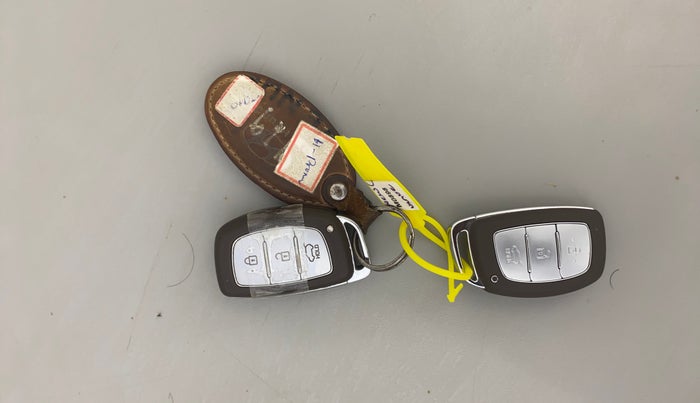 2022 Hyundai VENUE SX 1.2 PETROL, Petrol, Manual, 70,943 km, Key Close Up