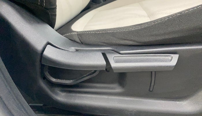 2022 Hyundai VENUE SX 1.2 PETROL, Petrol, Manual, 70,943 km, Driver Side Adjustment Panel