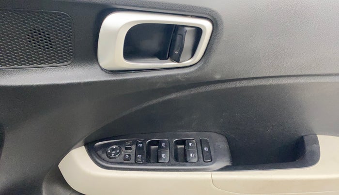 2022 Hyundai VENUE SX 1.2 PETROL, Petrol, Manual, 70,943 km, Driver Side Door Panels Control