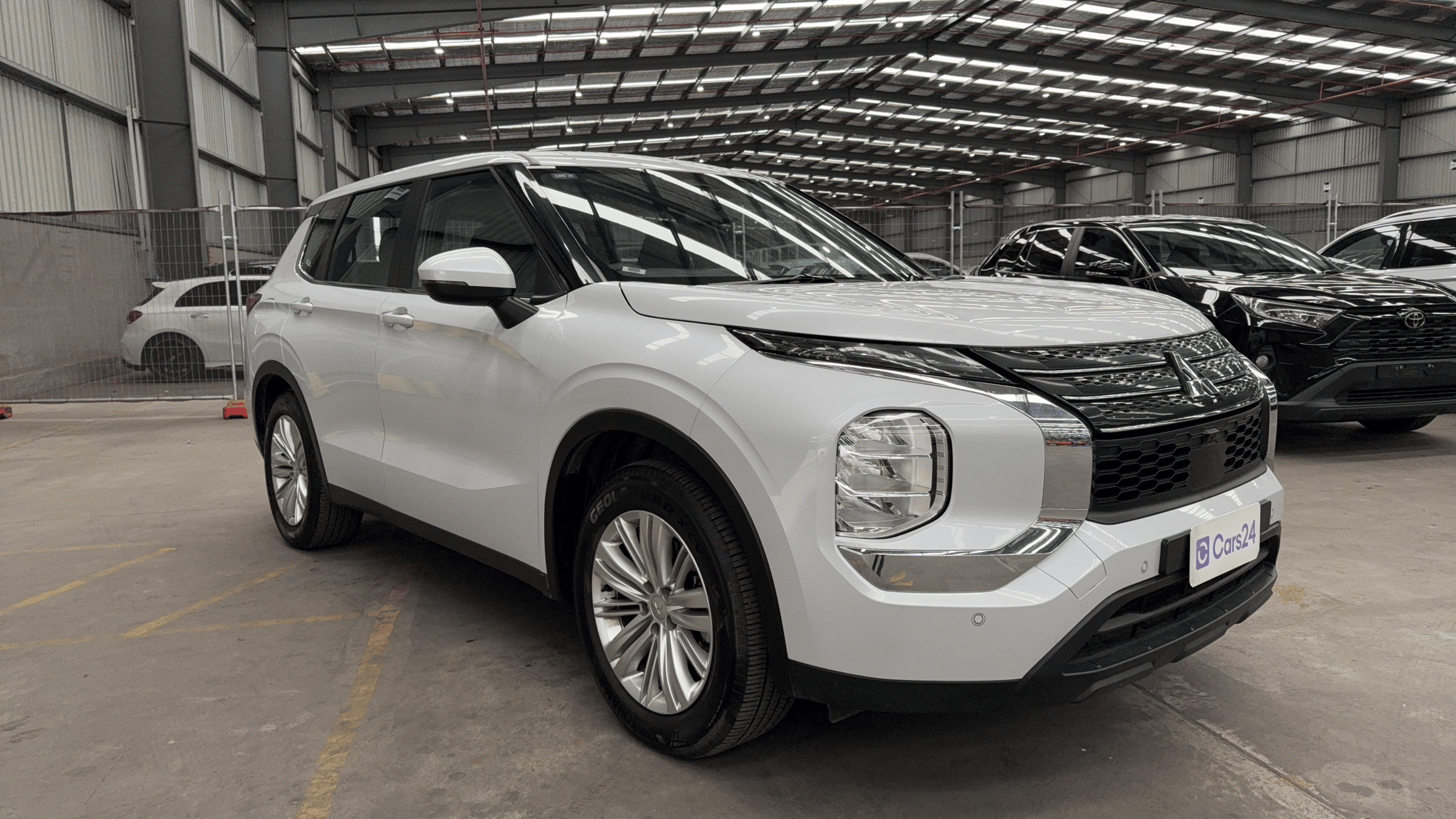 Mitsubishi Outlander image
