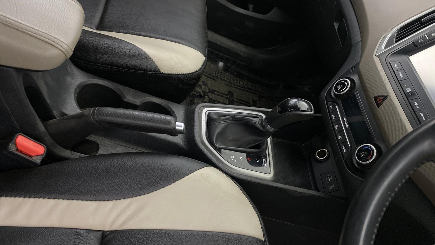 2018 Hyundai Creta SX PLUS AT 1.6 PETROL, Petrol, Automatic, 60,858 km, Gear Lever