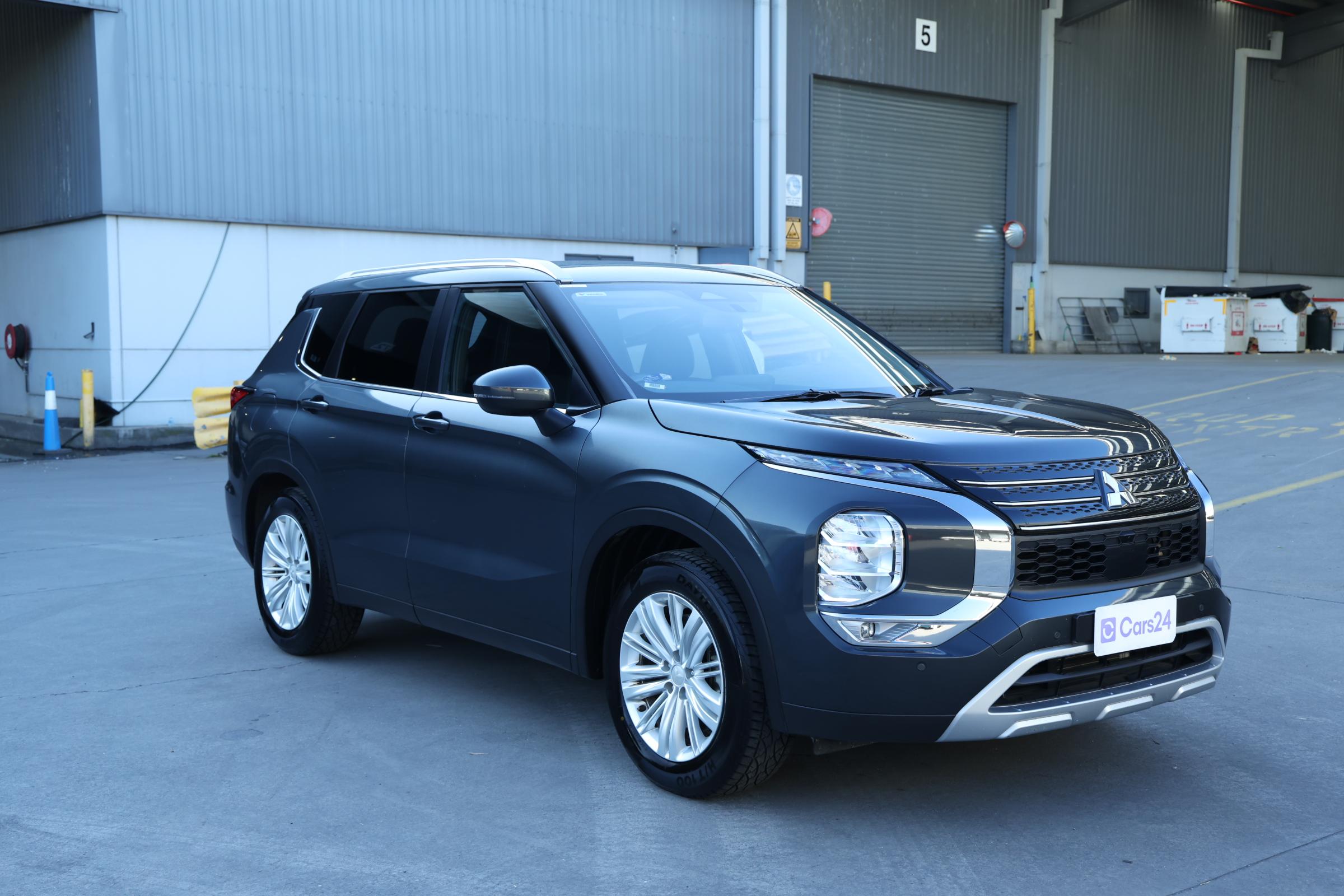 Mitsubishi Outlander image