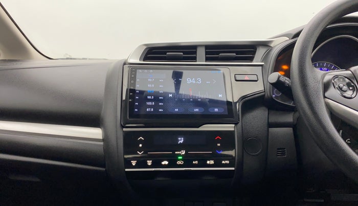 2017 Honda WR-V 1.2 i-VTEC VX MT, Petrol, Manual, 69,772 km, Centre Console