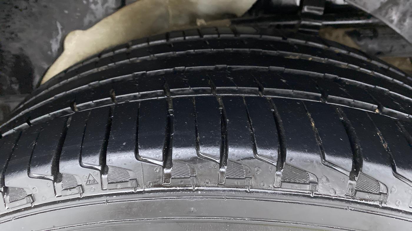 2020 Mahindra XUV500 W11, Diesel, Manual, 80,086 km, Left Rear Tyre Tread