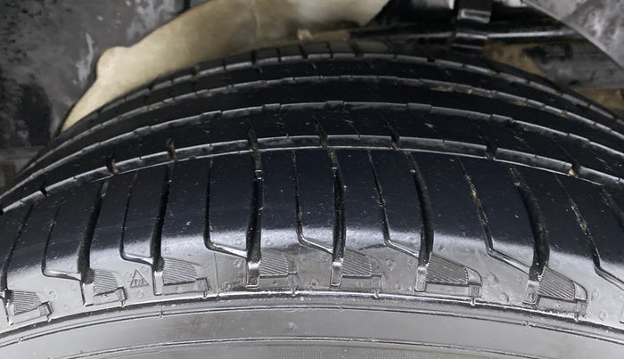 2020 Mahindra XUV500 W11, Diesel, Manual, 80,086 km, Left Rear Tyre Tread