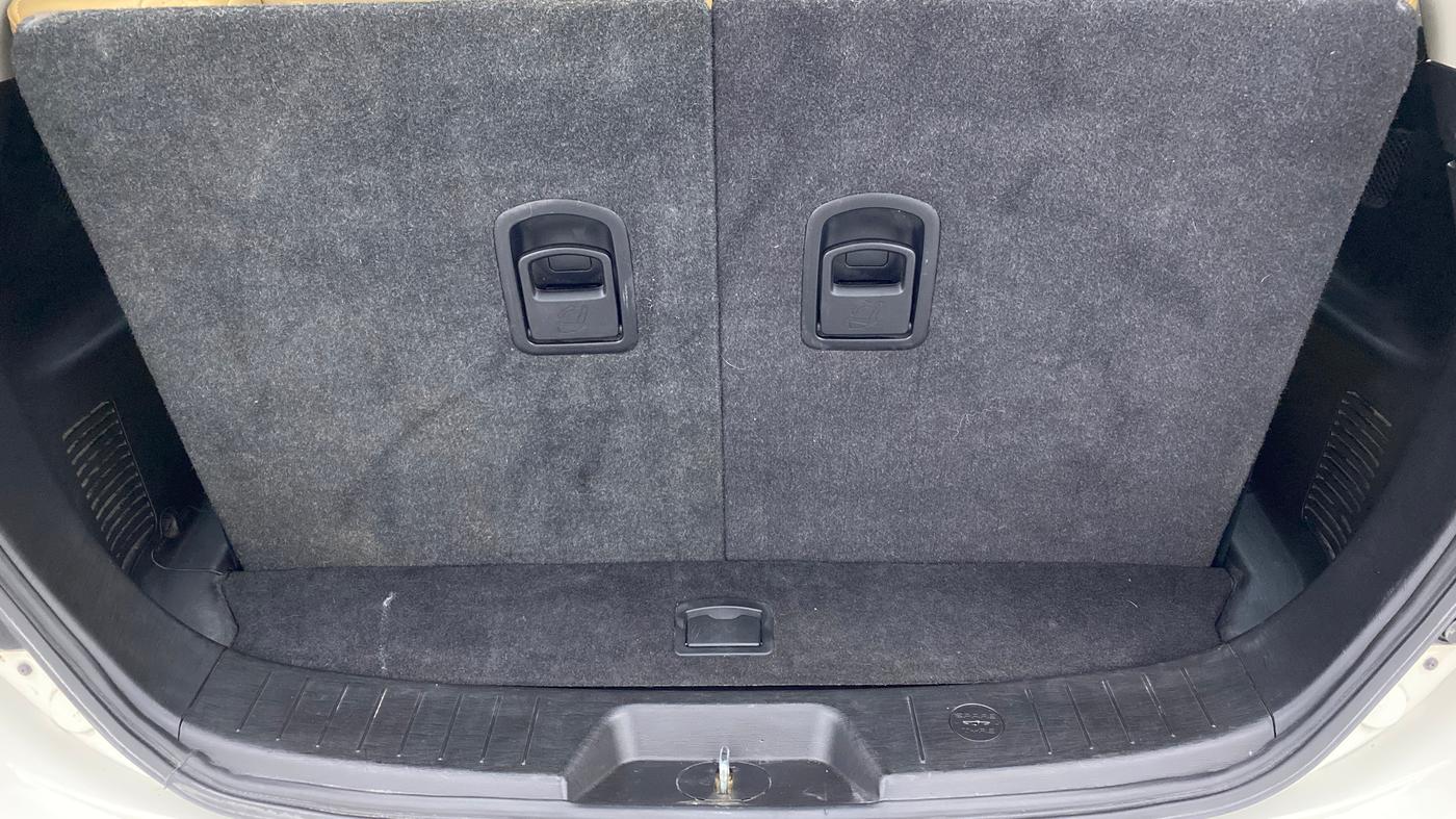 2020 Mahindra XUV500 W11, Diesel, Manual, 80,086 km, Boot Inside