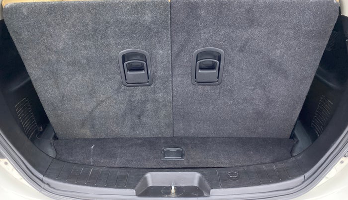 2020 Mahindra XUV500 W11, Diesel, Manual, 80,086 km, Boot Inside