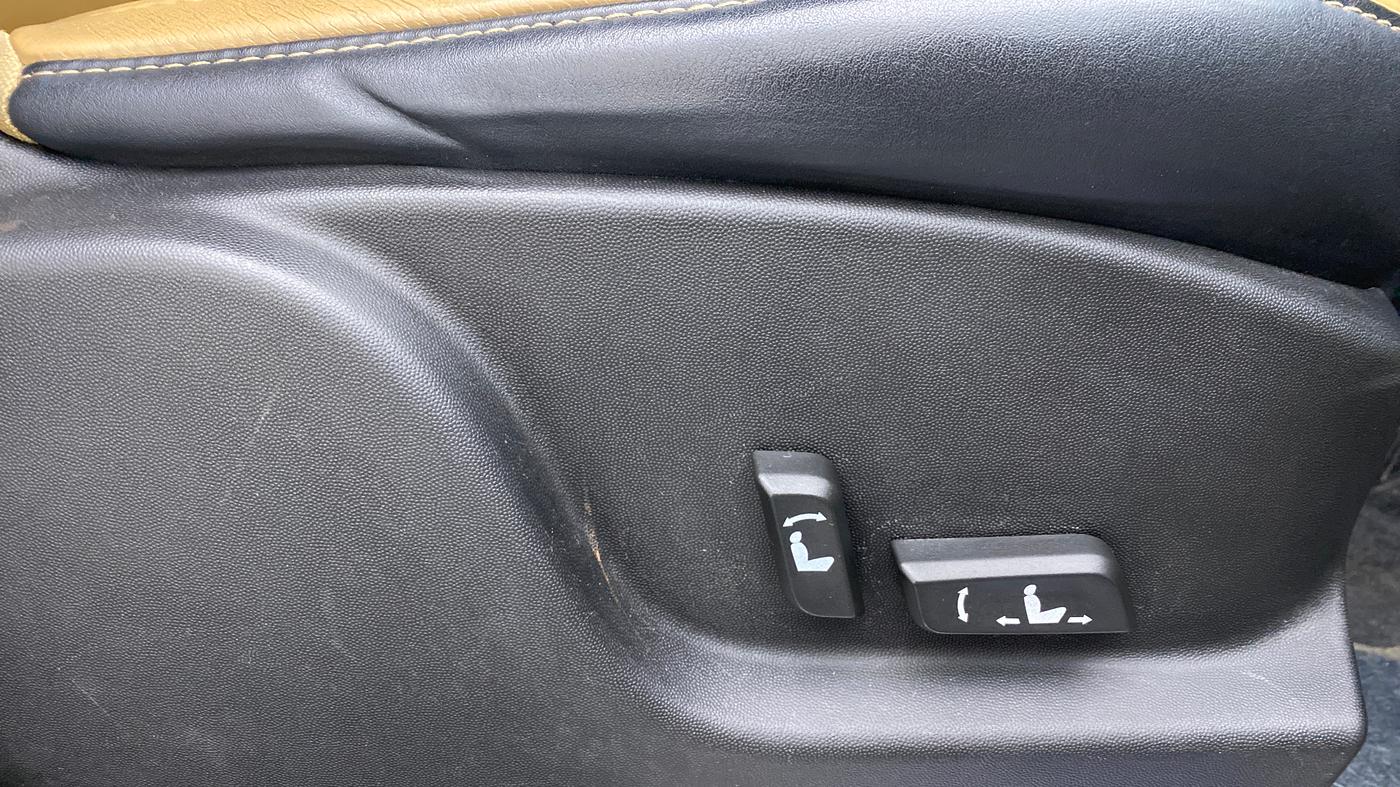 2020 Mahindra XUV500 W11, Diesel, Manual, 80,086 km, Driver Side Adjustment Panel